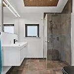 3 Bedroom Awesome In - P52739