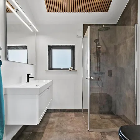 3 Bedroom Awesome In - P52739