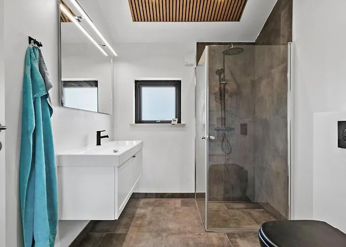 3 Bedroom Awesome In - P52739